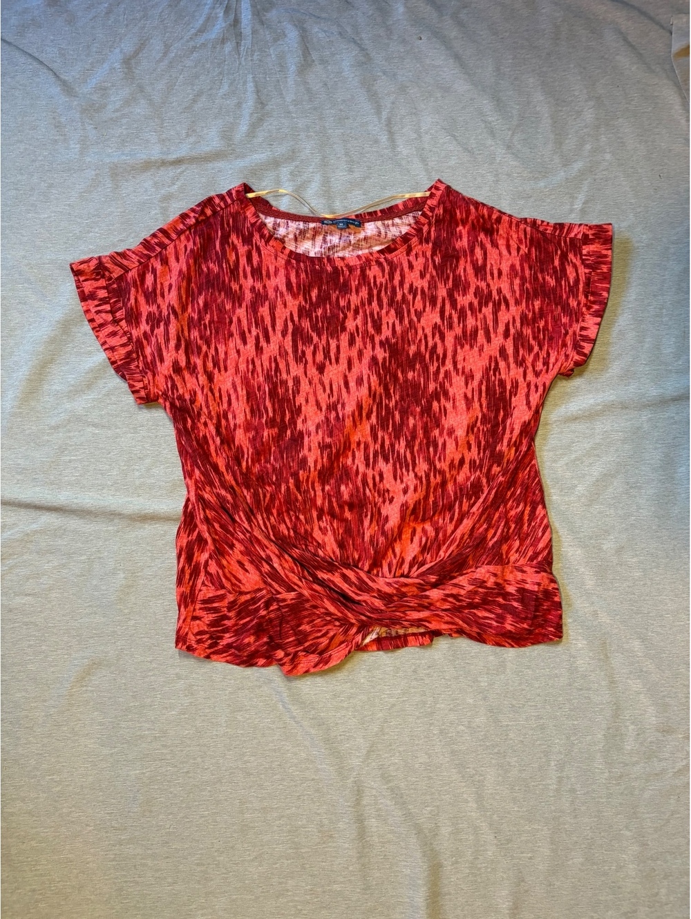 Democracy Women’s M Red Abstract Print Twist Front Dolman Sleeve Top